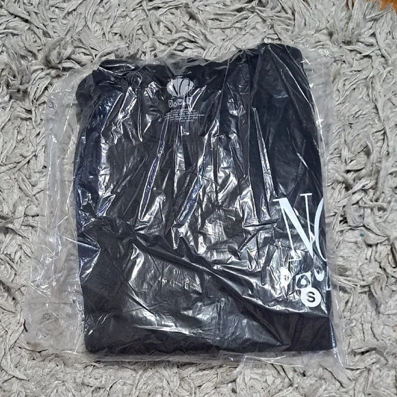 SOLD OUT! NWT No Doubt CRU Neck Sweatshirt! - Picture 3 of 4